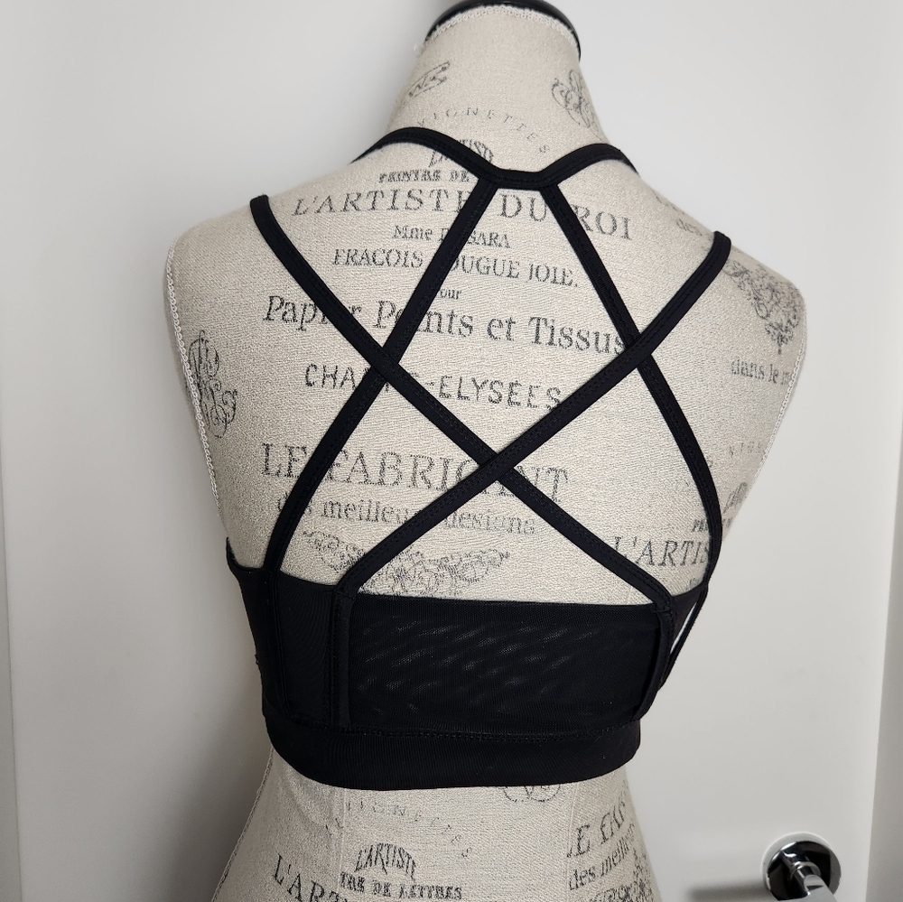 Black vneck sportsbra